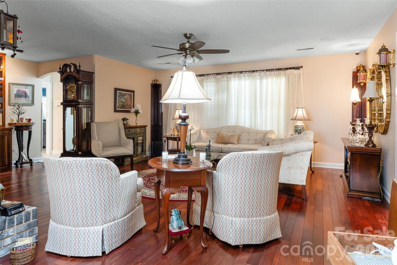 Listing Photo 14
