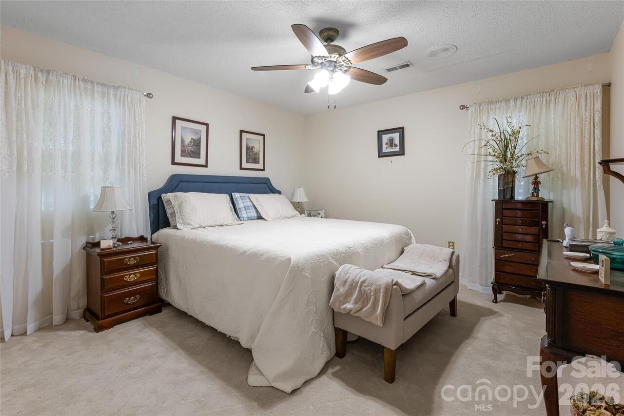Listing Photo 28
