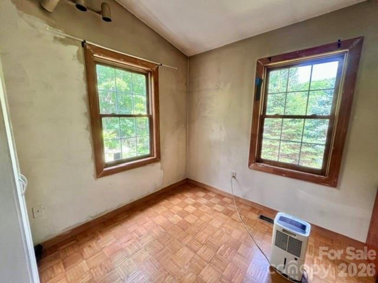 Listing Photo 11