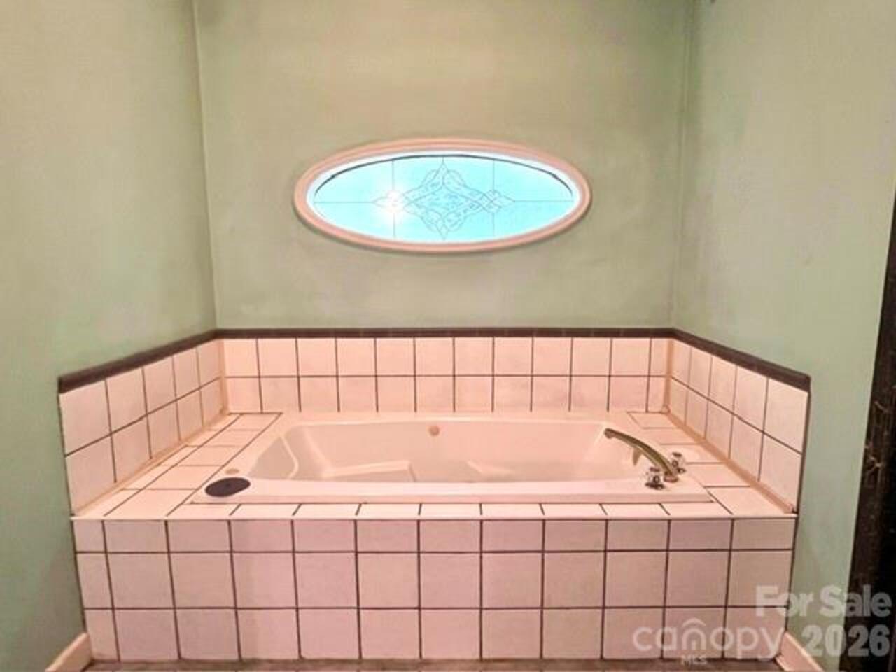 Listing Photo 14