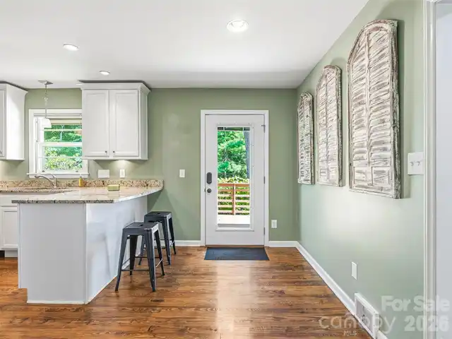 Listing Photo 12
