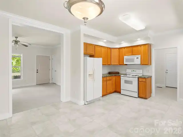 Listing Photo 10