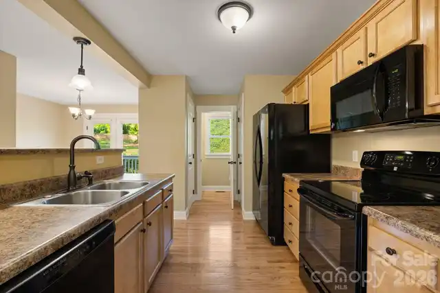 Listing Photo 8