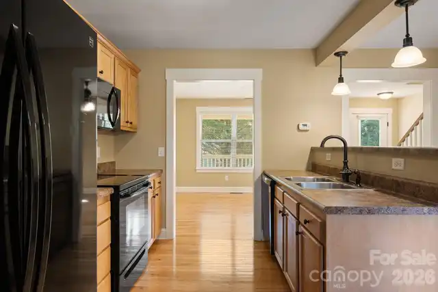 Listing Photo 9