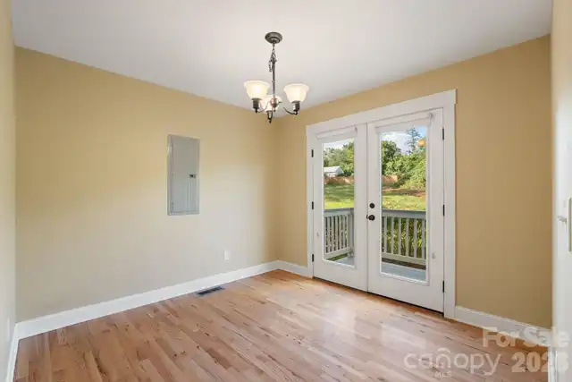 Listing Photo 12