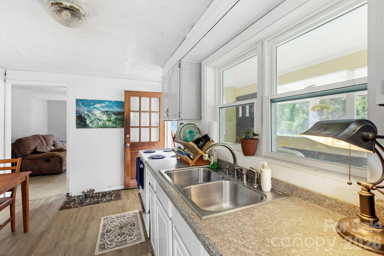 Listing Photo 12