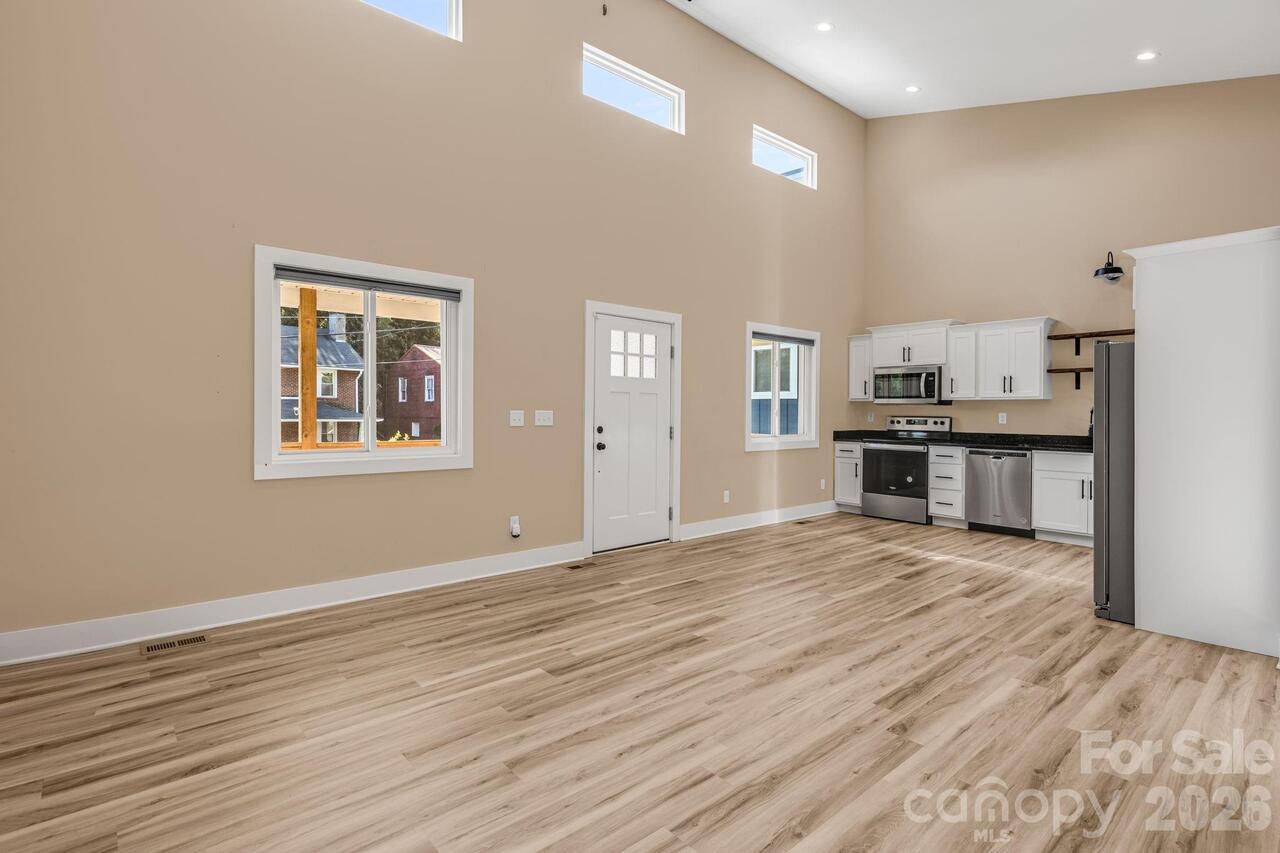 Listing Photo 16
