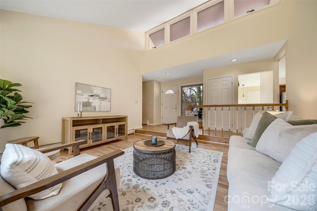 Listing Photo 12