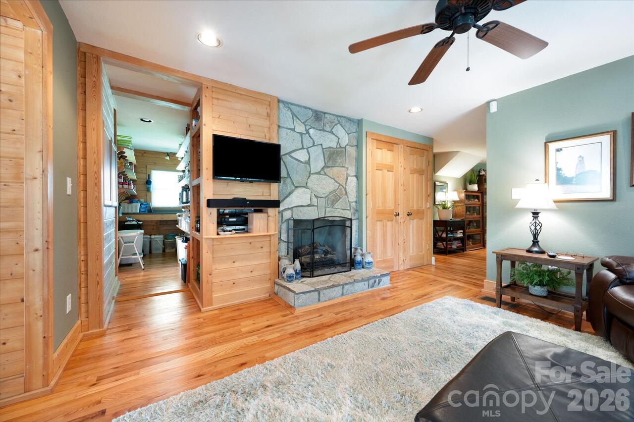 Listing Photo 10
