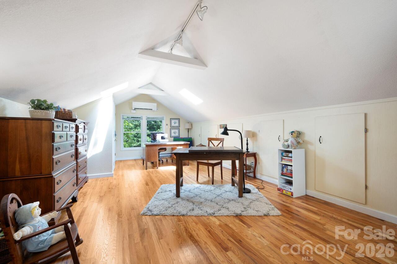 Listing Photo 21