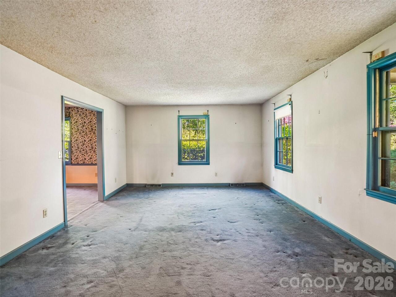 Listing Photo 11