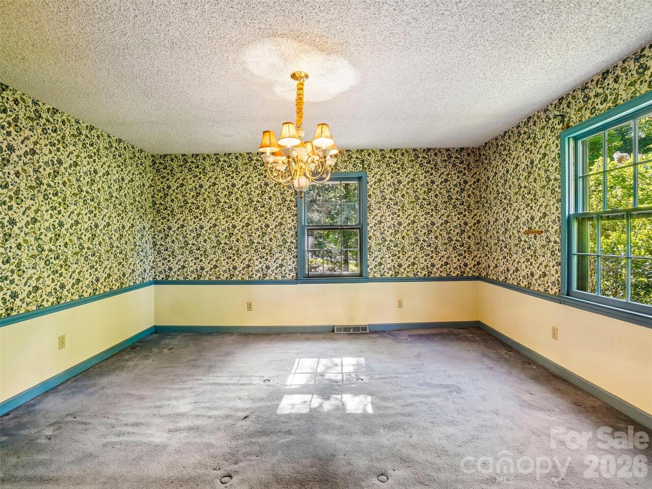 Listing Photo 12