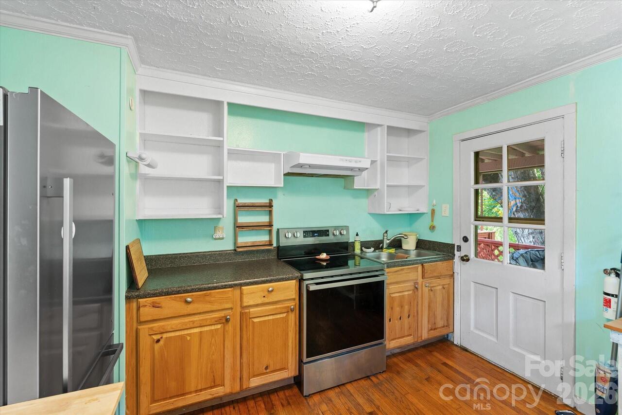 Listing Photo 8