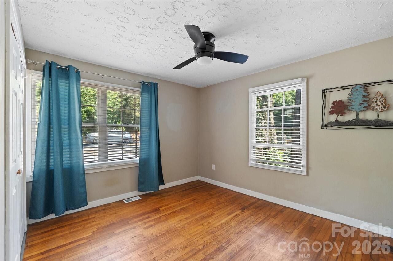 Listing Photo 18