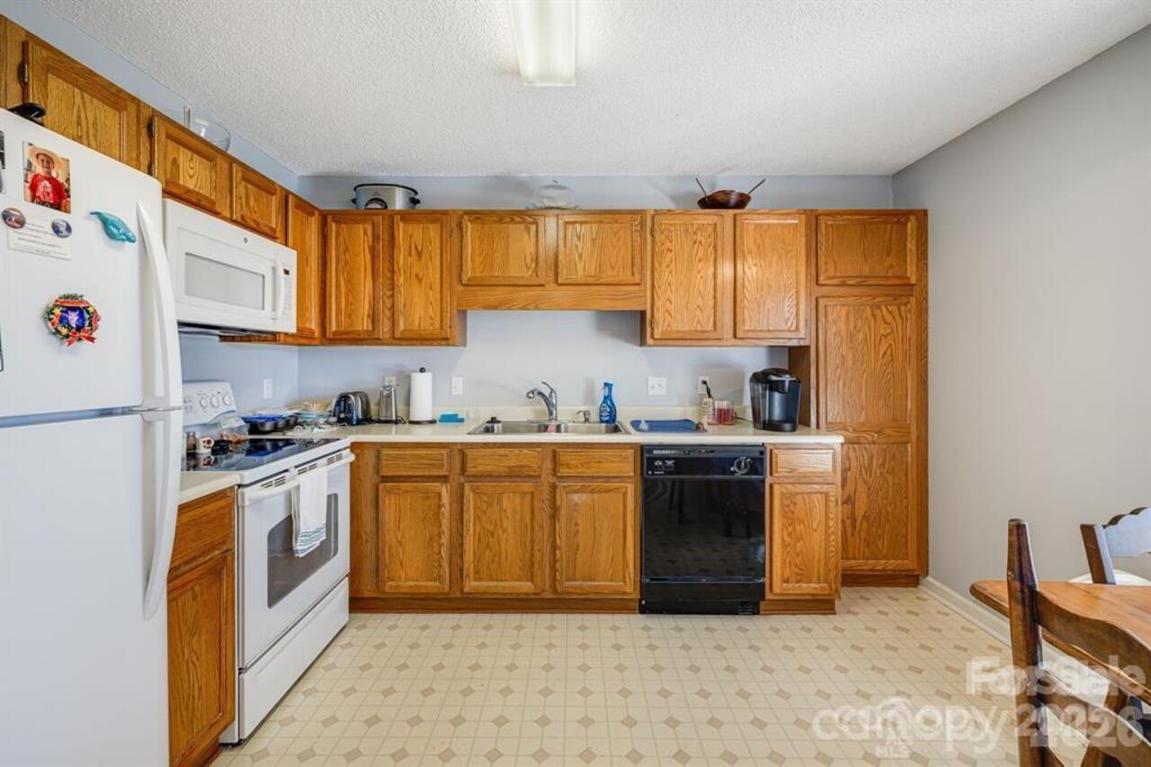Listing Photo 10