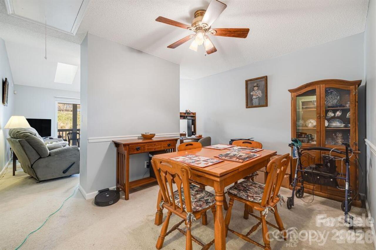 Listing Photo 12