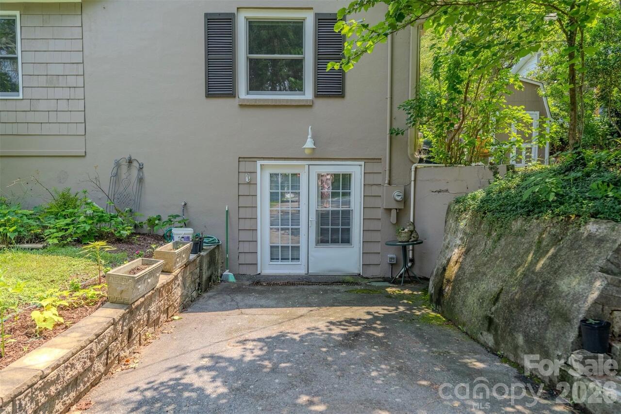 Listing Photo 8