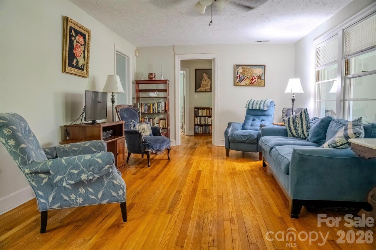 Listing Photo 14