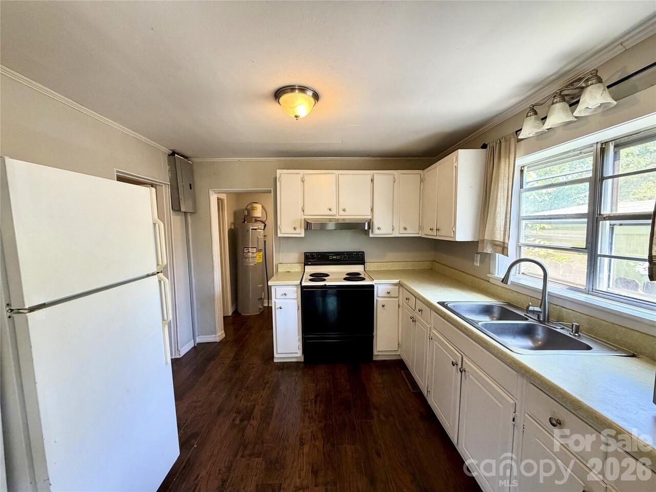 Listing Photo 8