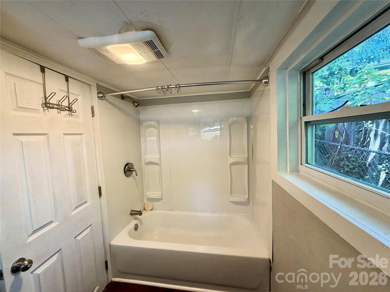 Listing Photo 14