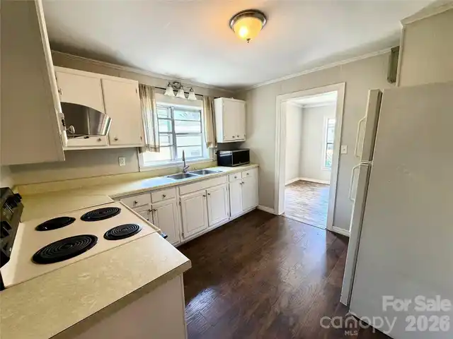 Listing Photo 9