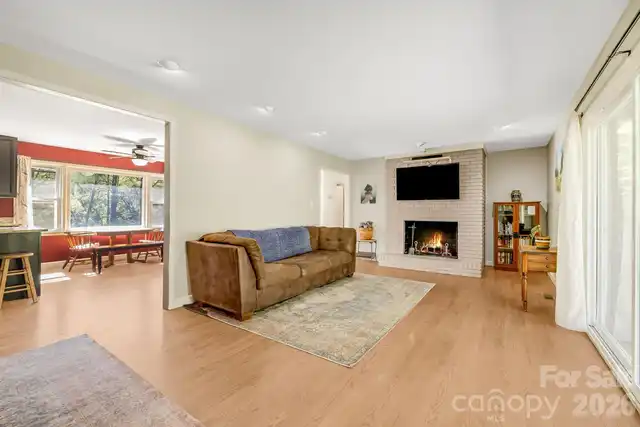 Listing Photo 6