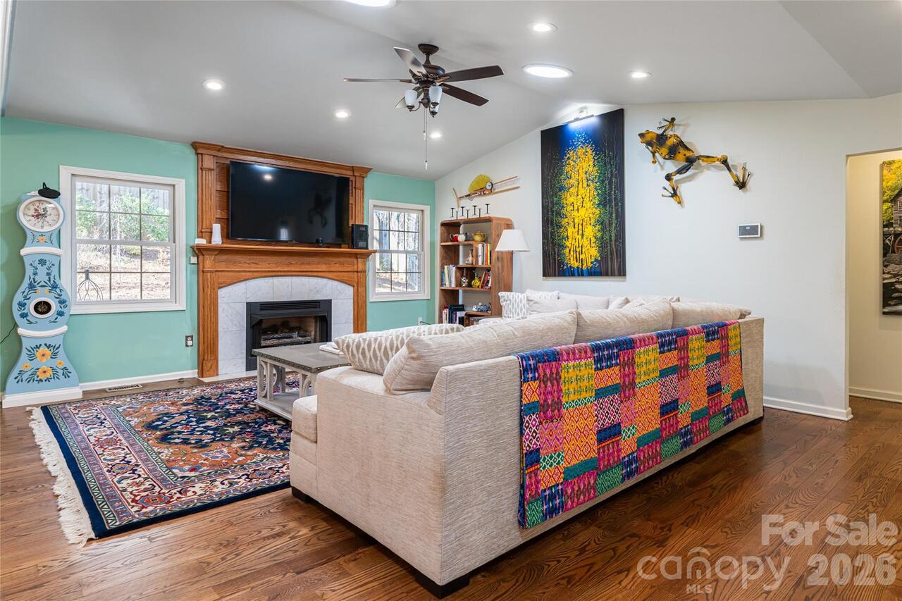 Listing Photo 8