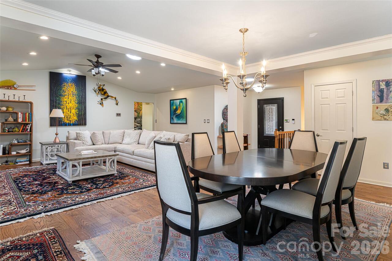 Listing Photo 11