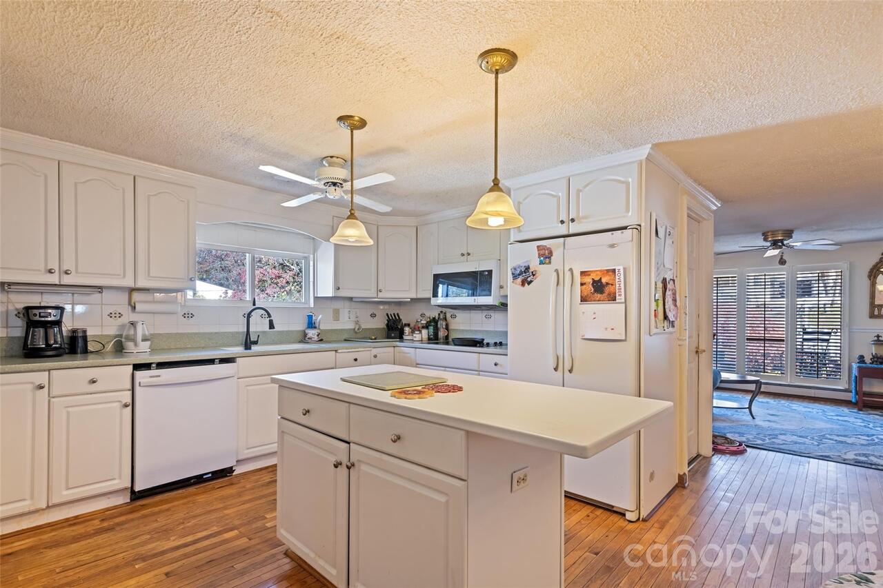 Listing Photo 10