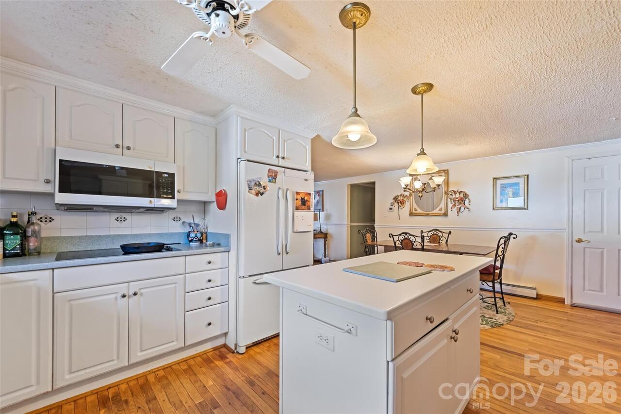 Listing Photo 11