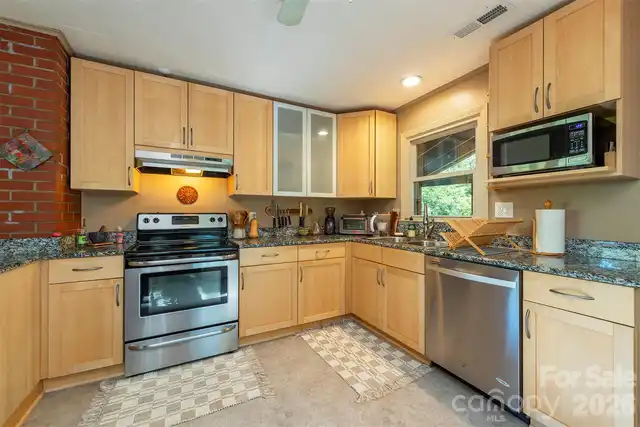 Listing Photo 12