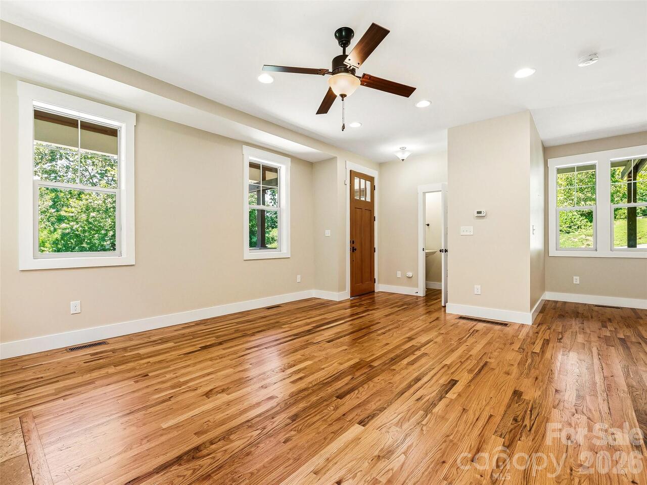 Listing Photo 10