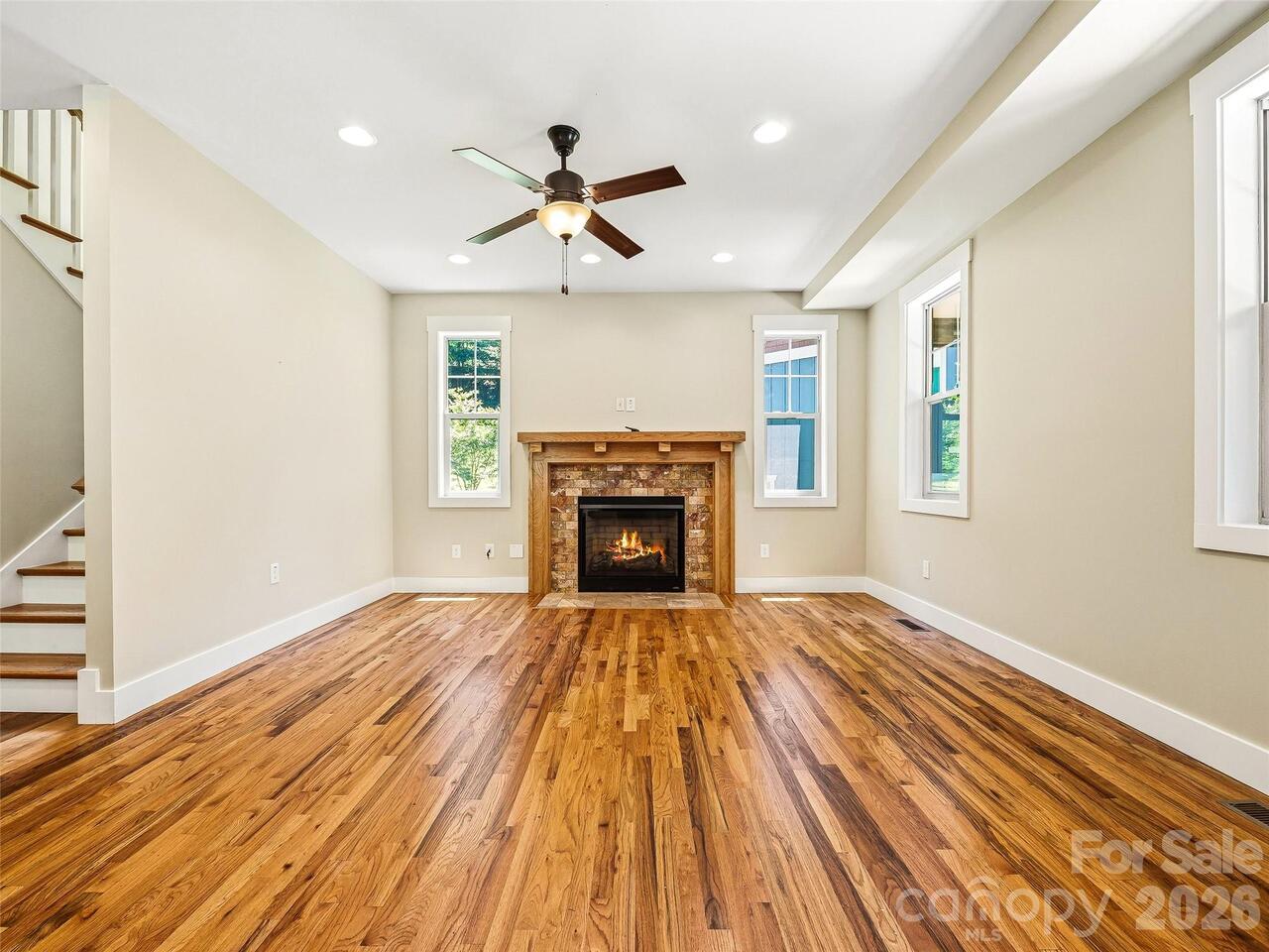Listing Photo 11