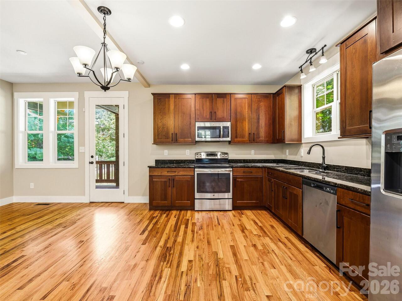 Listing Photo 16