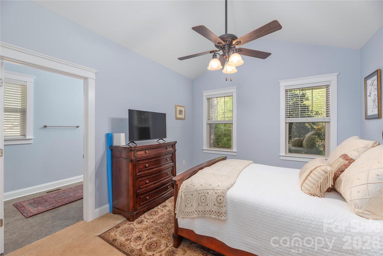 Listing Photo 14