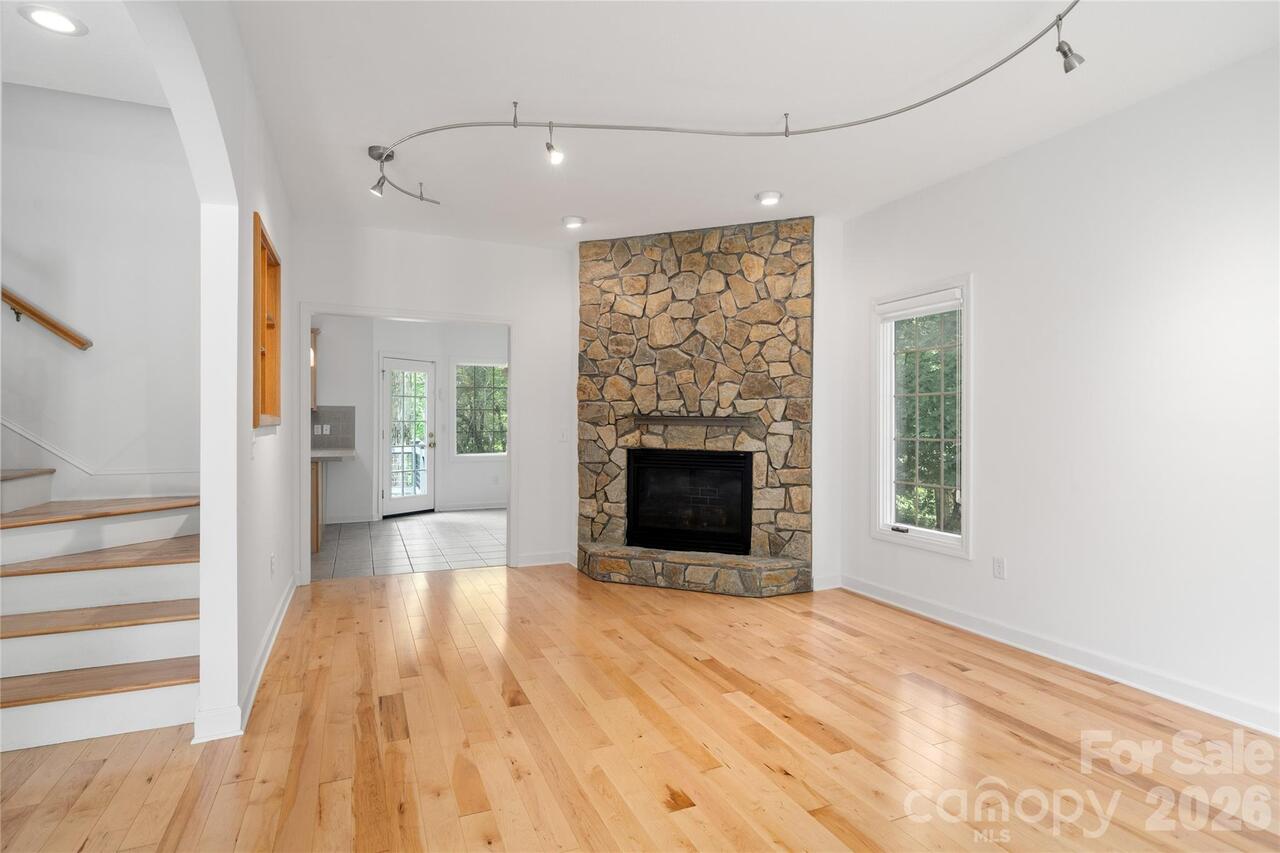 Listing Photo 8