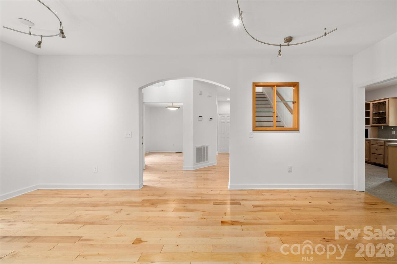 Listing Photo 10