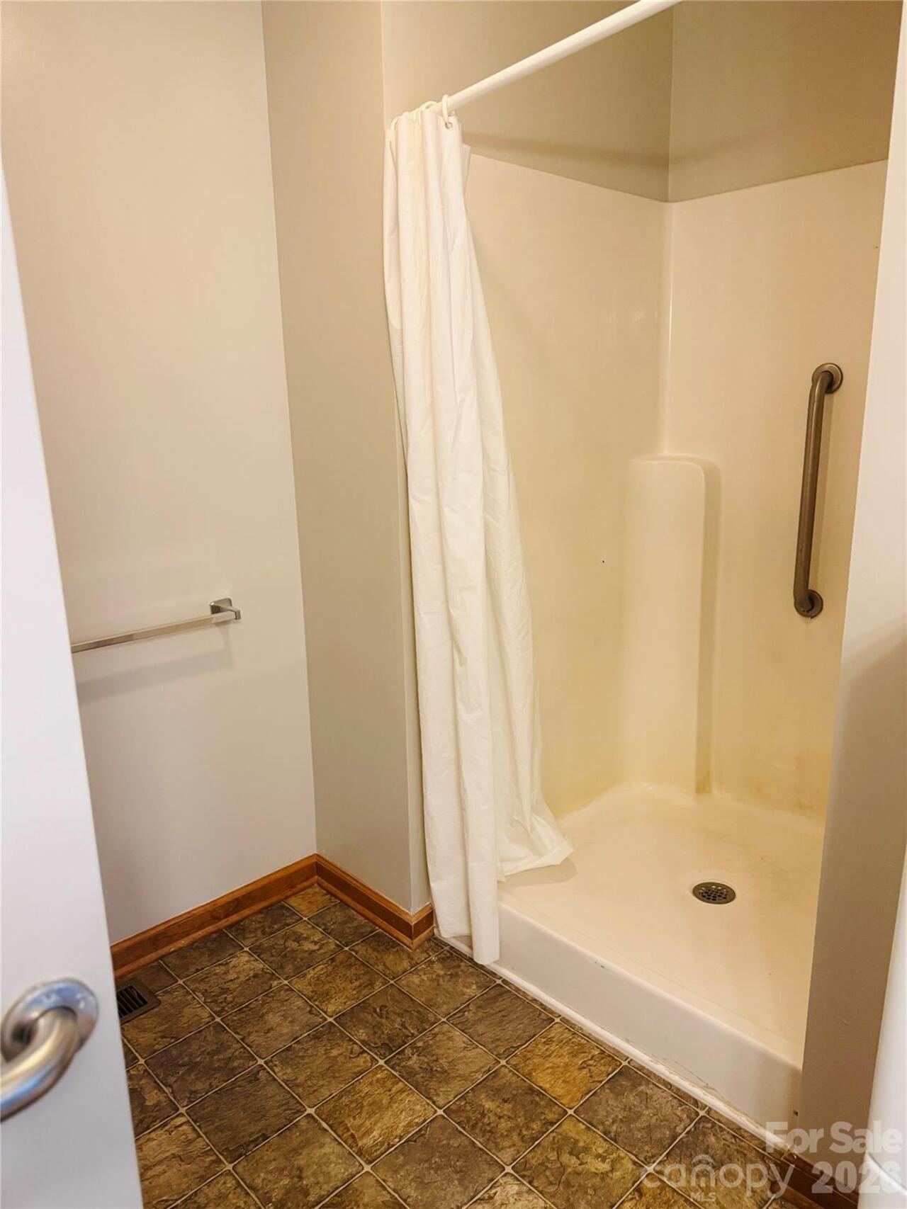 Listing Photo 10