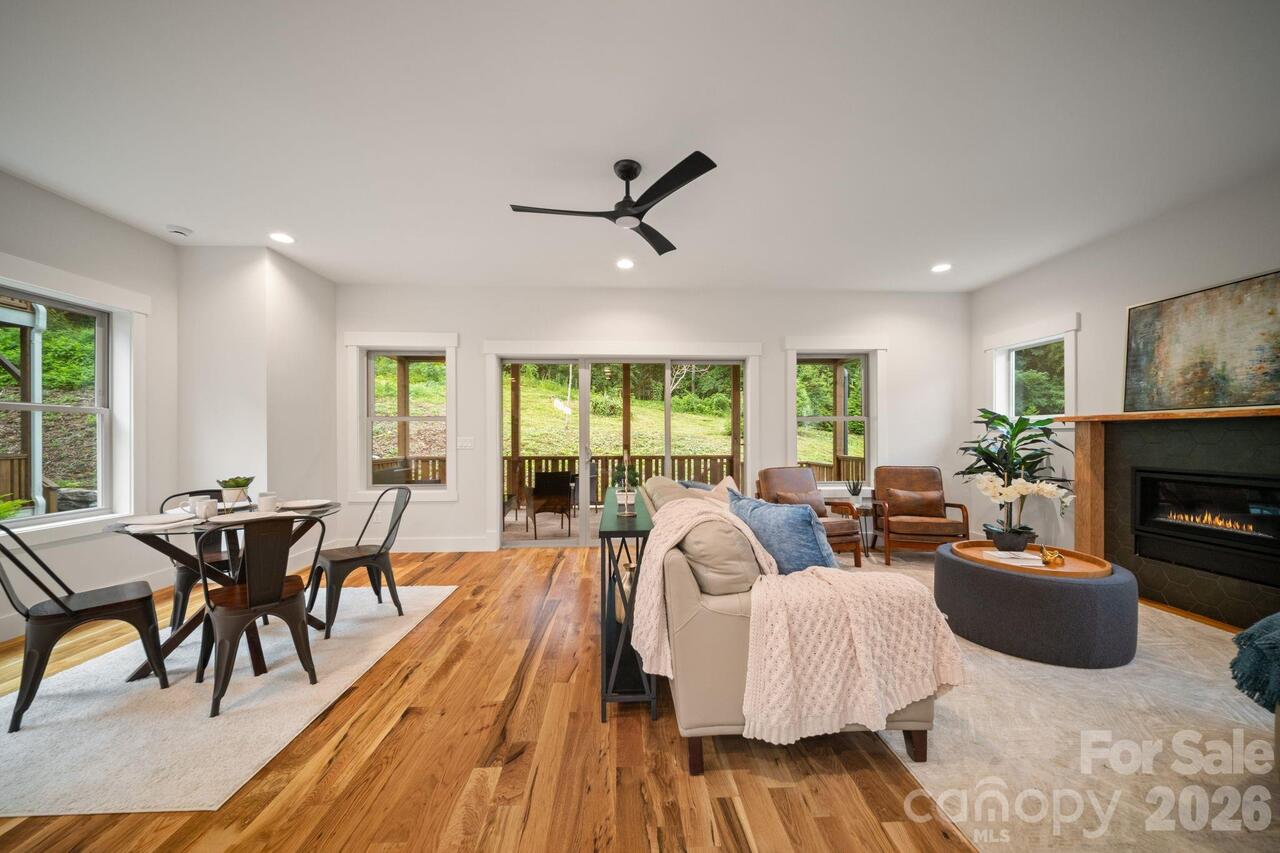 Listing Photo 11