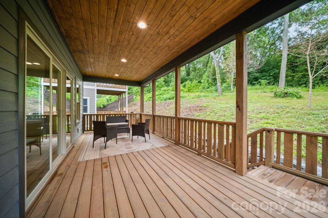 Listing Photo 12