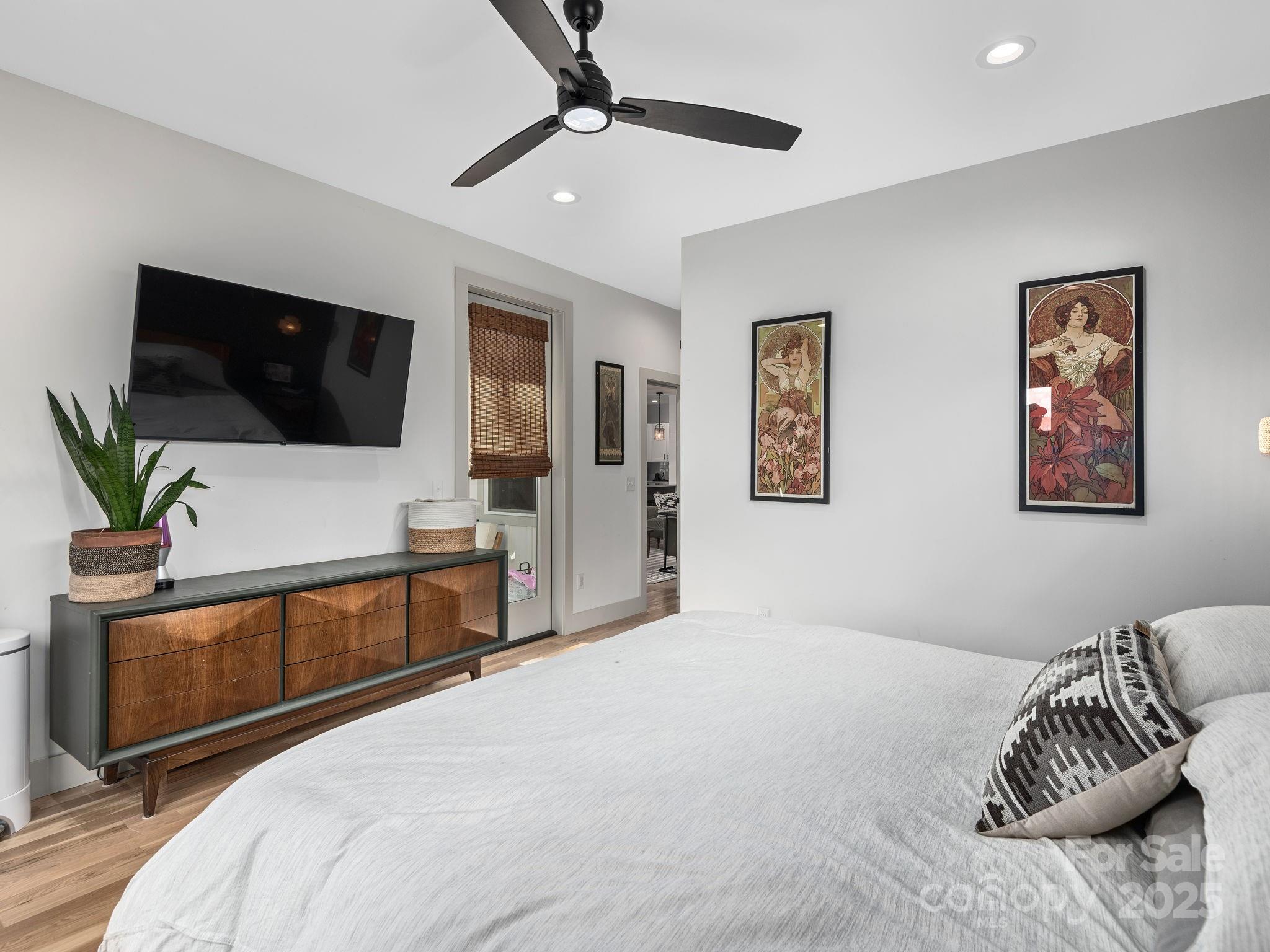 Listing Photo 11