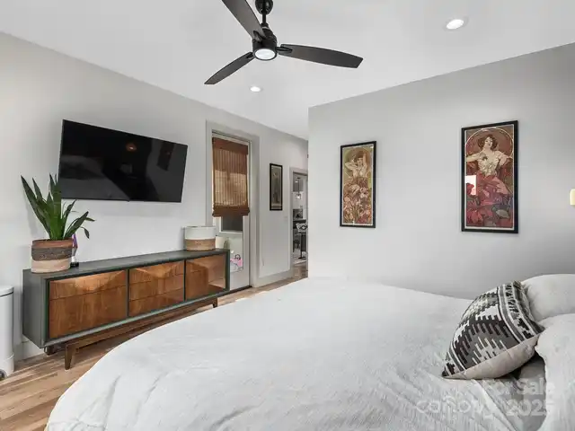 Listing Photo 11