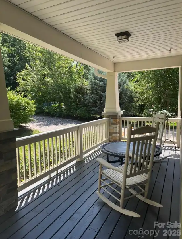 Listing Photo 12