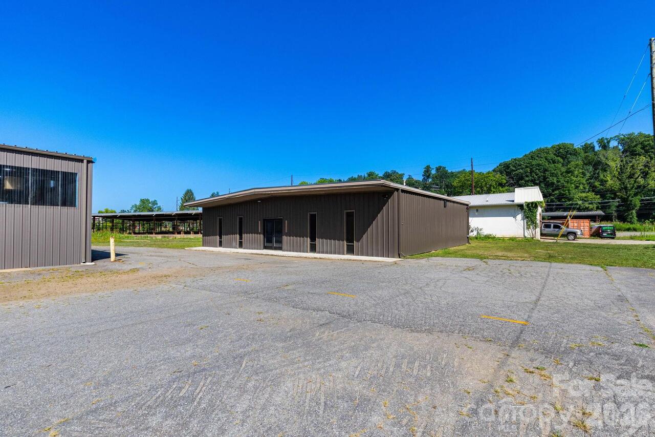Listing Photo 9