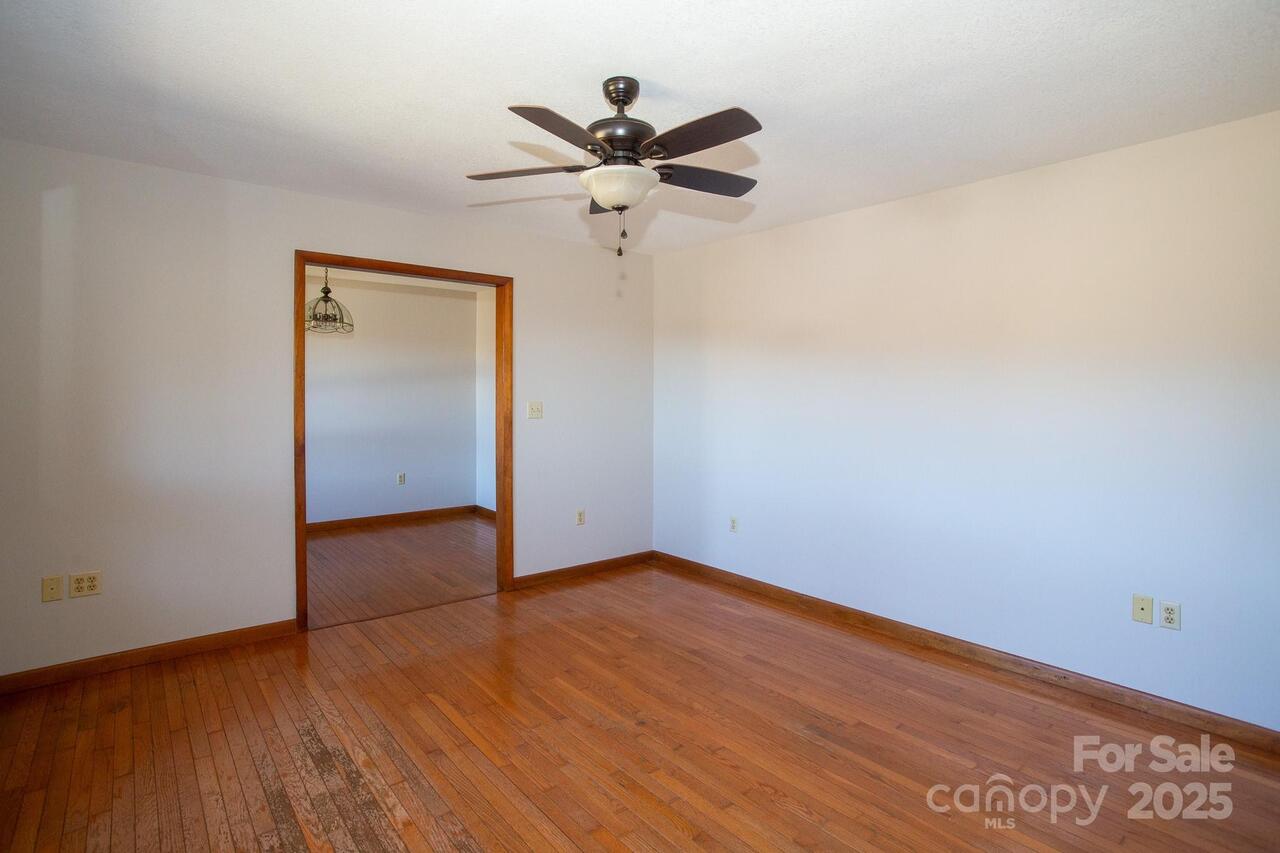Listing Photo 8