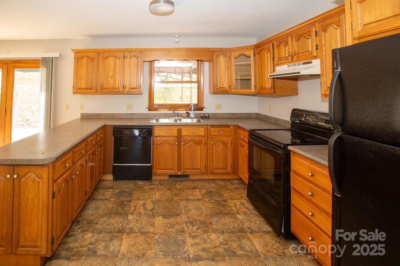 Listing Photo 11