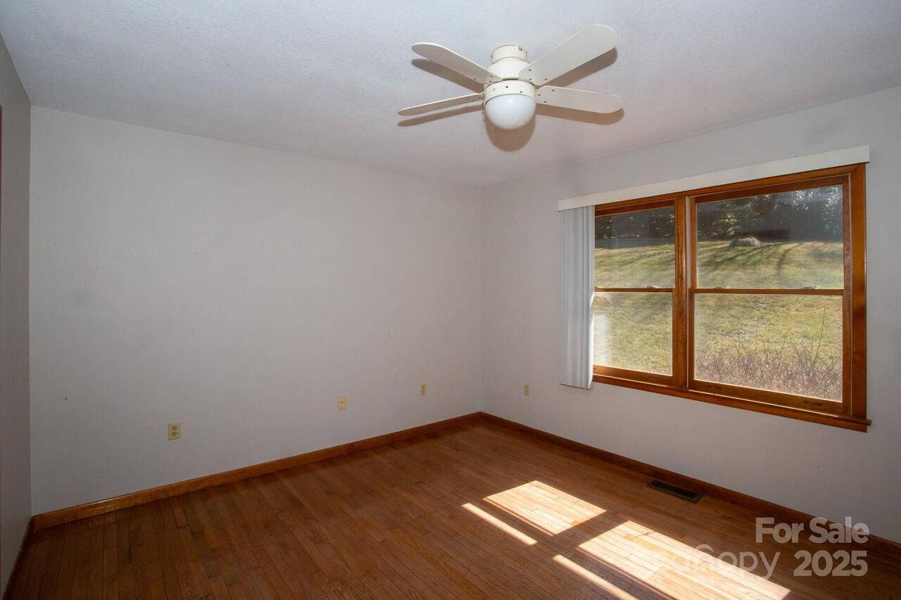 Listing Photo 17