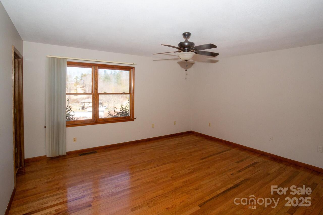 Listing Photo 19