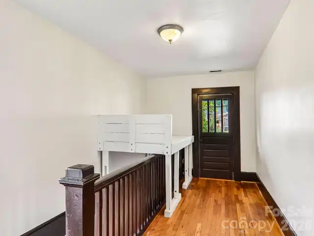 Listing Photo 9