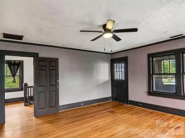 Listing Photo 8